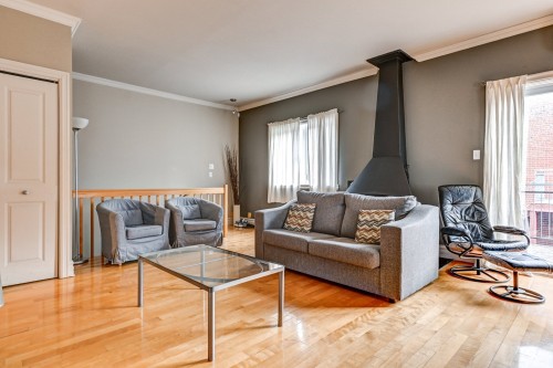Living Room - 683 Rue St-Timothée, Montréal (Ville-Marie), QC - Indoor Photo Showing Living Room