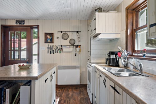 Cuisine - 139 Ch. De Barkmere, Barkmere, QC - Indoor Photo Showing Kitchen With Double Sink