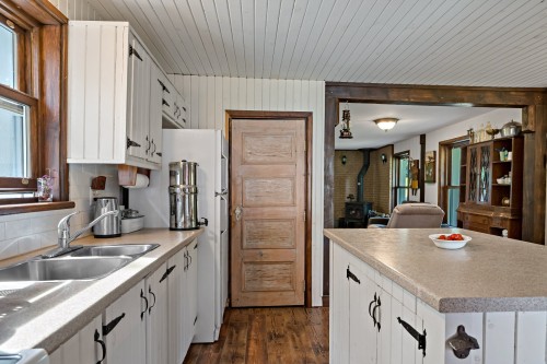 Cuisine - 139 Ch. De Barkmere, Barkmere, QC - Indoor Photo Showing Kitchen With Double Sink