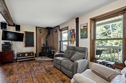 Salon - 139 Ch. De Barkmere, Barkmere, QC - Indoor Photo Showing Living Room With Fireplace