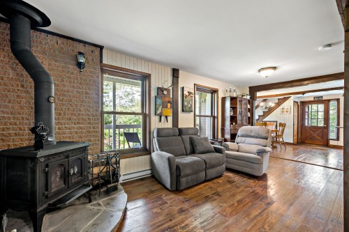 Salon - 139 Ch. De Barkmere, Barkmere, QC - Indoor Photo Showing Living Room With Fireplace