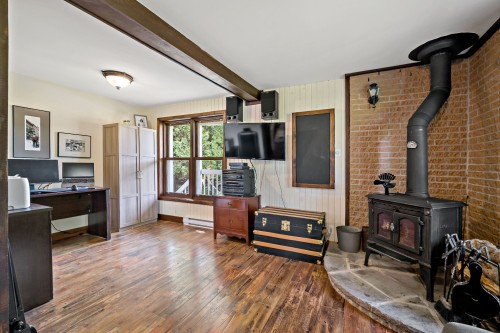 Salon - 139 Ch. De Barkmere, Barkmere, QC - Indoor With Fireplace