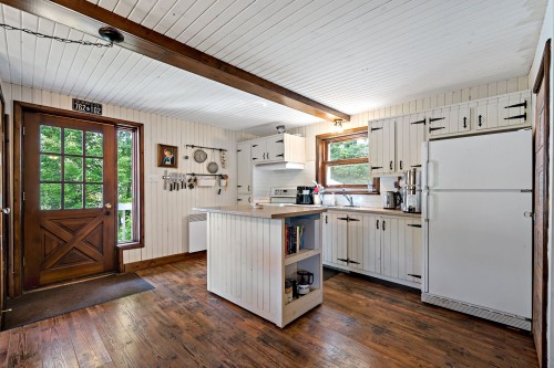 Cuisine - 139 Ch. De Barkmere, Barkmere, QC - Indoor Photo Showing Kitchen