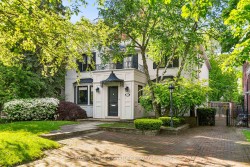 230 Strathallan Wood  Toronto, ON M5N 1T4