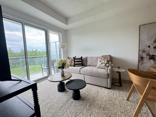 309-100 Carrick Trail, Gravenhurst, ON - Indoor Photo Showing Living Room