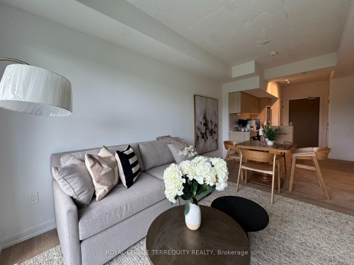 309-100 Carrick Trail, Gravenhurst, ON - Indoor Photo Showing Living Room