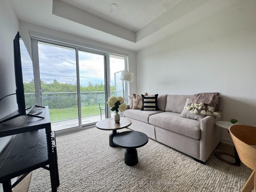 309-100 Carrick Trail, Gravenhurst, ON - Indoor Photo Showing Living Room