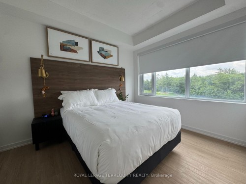 309-100 Carrick Trail, Gravenhurst, ON - Indoor Photo Showing Bedroom