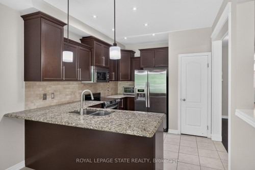 82 Maplevale Drive, Hamilton, ON - Indoor Photo Showing Kitchen With Double Sink With Upgraded Kitchen