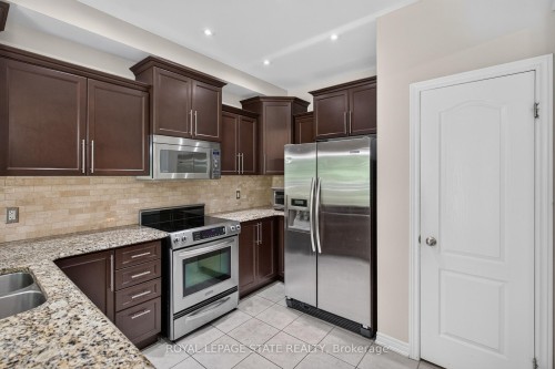 82 Maplevale Drive, Hamilton, ON - Indoor Photo Showing Kitchen With Double Sink