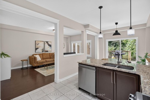 82 Maplevale Drive, Hamilton, ON - Indoor Photo Showing Kitchen With Double Sink