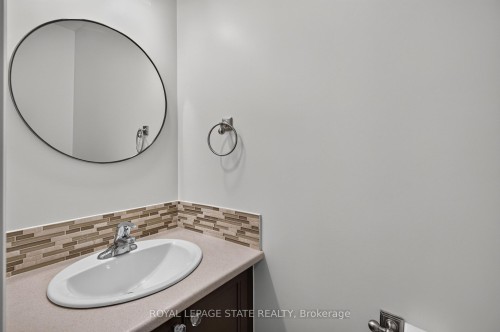 82 Maplevale Drive, Hamilton, ON - Indoor Photo Showing Bathroom