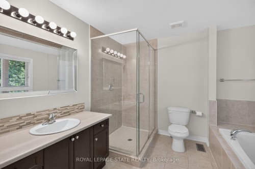 82 Maplevale Drive, Hamilton, ON - Indoor Photo Showing Bathroom