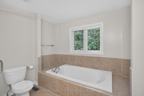 82 Maplevale Drive, Hamilton, ON - Indoor Photo Showing Bathroom