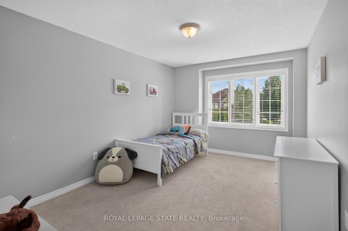 82 Maplevale Drive, Hamilton, ON - Indoor Photo Showing Bedroom