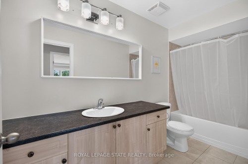 82 Maplevale Drive, Hamilton, ON - Indoor Photo Showing Bathroom