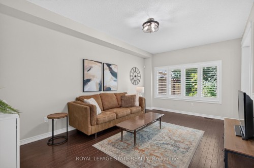 82 Maplevale Drive, Hamilton, ON - Indoor Photo Showing Living Room