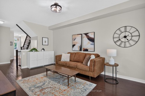 82 Maplevale Drive, Hamilton, ON - Indoor Photo Showing Living Room