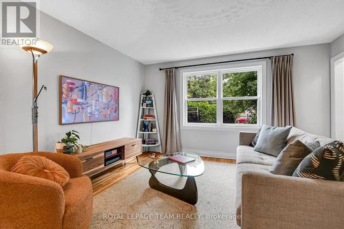 1248 Summerville Avenue, Ottawa, ON - Indoor Photo Showing Living Room