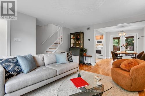 1248 Summerville Avenue, Ottawa, ON - Indoor Photo Showing Living Room