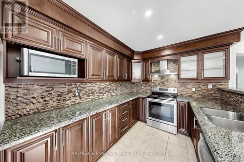 199 Purcell Crescent, Vaughan, ON - Indoor Photo Showing Kitchen With Double Sink With Upgraded Kitchen