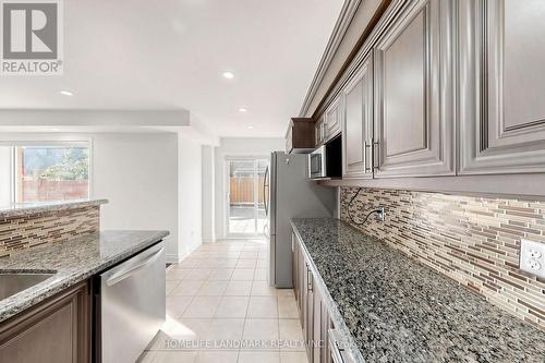 199 Purcell Crescent, Vaughan, ON - Indoor Photo Showing Kitchen With Upgraded Kitchen