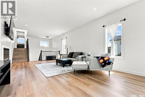 902 Bentley Manor, Saskatoon, SK - Indoor Photo Showing Living Room