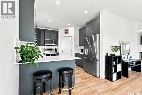902 Bentley Manor, Saskatoon, SK - Indoor Photo Showing Kitchen With Stainless Steel Kitchen With Upgraded Kitchen