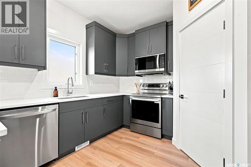 902 Bentley Manor, Saskatoon, SK - Indoor Photo Showing Kitchen