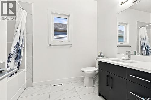 902 Bentley Manor, Saskatoon, SK - Indoor Photo Showing Bathroom