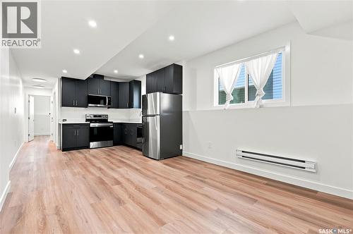 902 Bentley Manor, Saskatoon, SK - Indoor Photo Showing Kitchen With Stainless Steel Kitchen