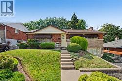 18 BATTLEFIELD Drive  Stoney Creek, ON L8G 1T7