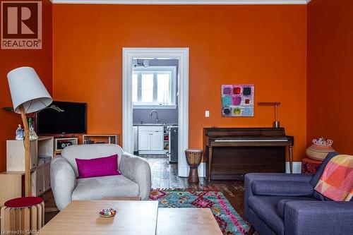 58 Wellington Street S, Hamilton, ON - Indoor Photo Showing Living Room