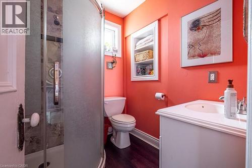 58 Wellington Street S, Hamilton, ON - Indoor Photo Showing Bathroom