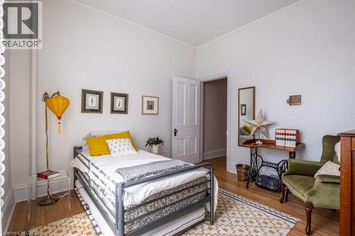 58 Wellington Street S, Hamilton, ON - Indoor Photo Showing Bedroom
