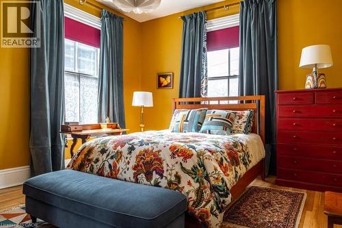 58 Wellington Street S, Hamilton, ON - Indoor Photo Showing Bedroom