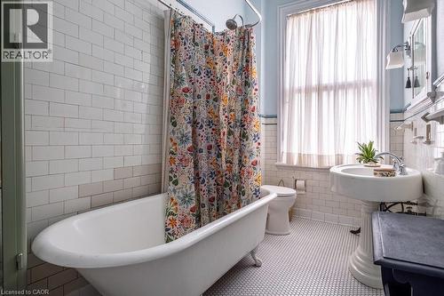 58 Wellington Street S, Hamilton, ON - Indoor Photo Showing Bathroom