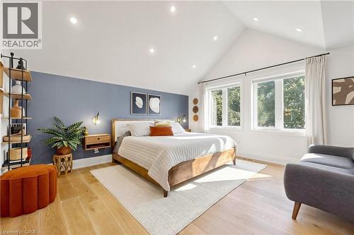 386 Cosburn Crescent, Burlington, ON - Indoor Photo Showing Bedroom