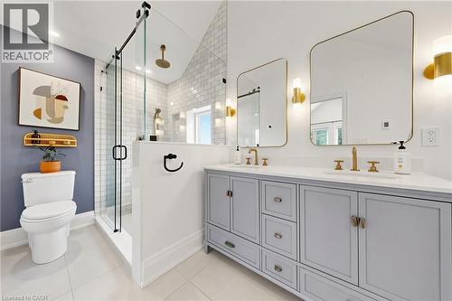 386 Cosburn Crescent, Burlington, ON - Indoor Photo Showing Bathroom