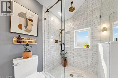 386 Cosburn Crescent, Burlington, ON - Indoor Photo Showing Bathroom