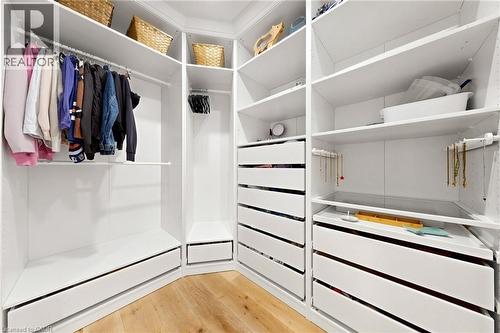 386 Cosburn Crescent, Burlington, ON - Indoor With Storage