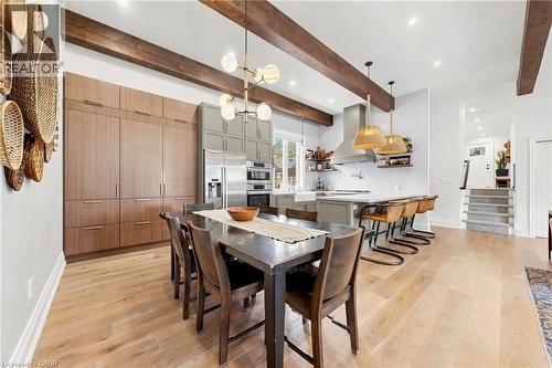 386 Cosburn Crescent, Burlington, ON - Indoor Photo Showing Dining Room