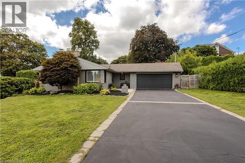 892 North Shore Boulevard W, Burlington, ON - Outdoor With Facade