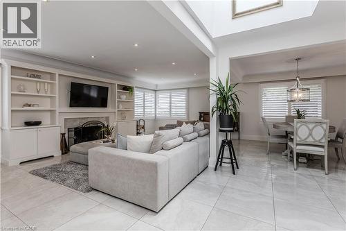 892 North Shore Boulevard W, Burlington, ON - Indoor Photo Showing Living Room With Fireplace