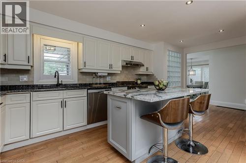 892 North Shore Boulevard W, Burlington, ON - Indoor Photo Showing Kitchen With Upgraded Kitchen