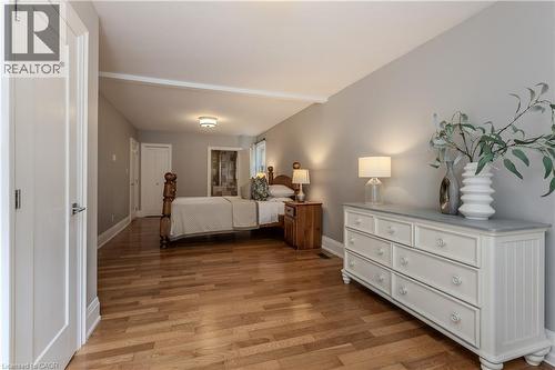892 North Shore Boulevard W, Burlington, ON - Indoor Photo Showing Bedroom