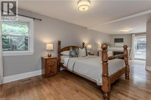 892 North Shore Boulevard W, Burlington, ON - Indoor Photo Showing Bedroom