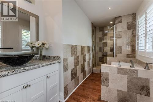 892 North Shore Boulevard W, Burlington, ON - Indoor Photo Showing Bathroom