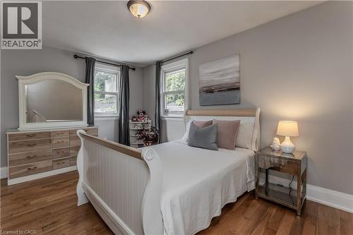 892 North Shore Boulevard W, Burlington, ON - Indoor Photo Showing Bedroom