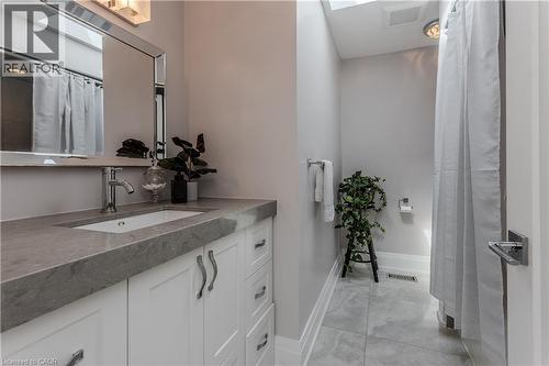 892 North Shore Boulevard W, Burlington, ON - Indoor Photo Showing Bathroom